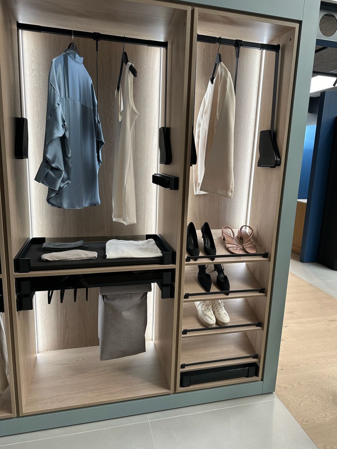 ener garderobe skab